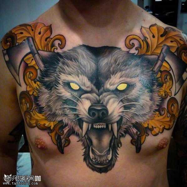 胸部狼纹身图案