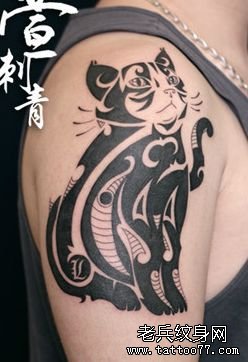 手臂精美时尚的图腾猫咪纹身图案