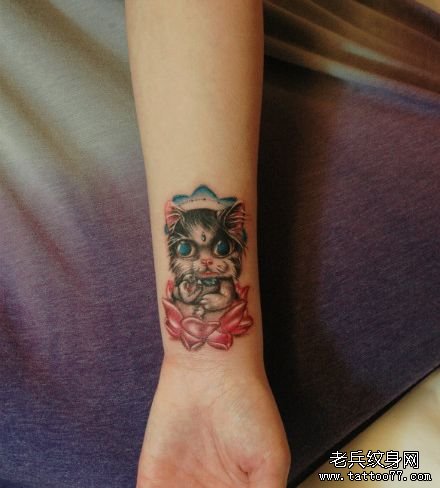 女孩子手臂可爱小猫咪纹身图案