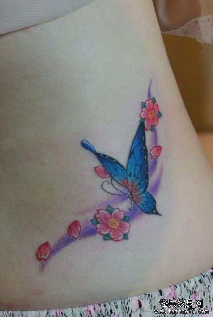 美女腰部精美艳丽的蝴蝶与樱花纹身图案