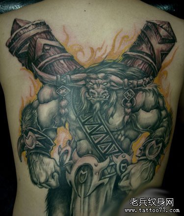 背部霸气的牛魔王纹身图案
