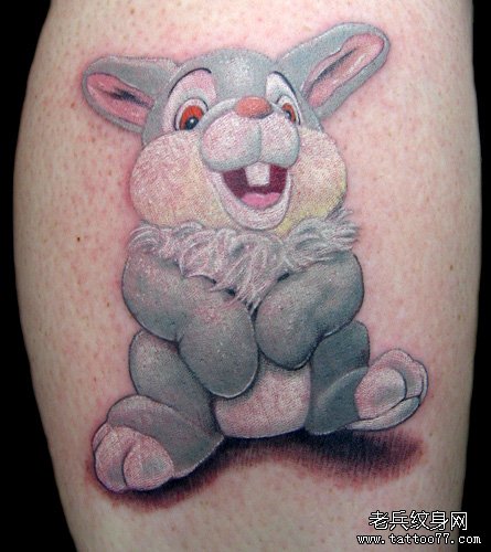 腿部可爱的卡通小兔子纹身图案