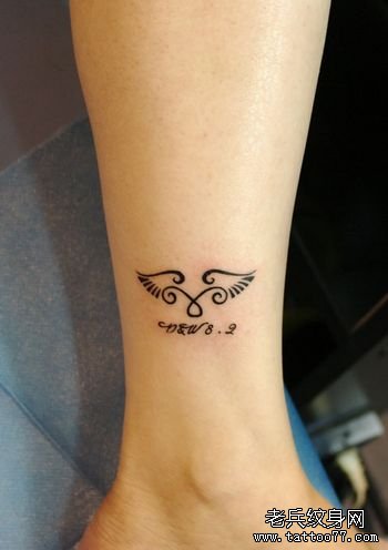 女孩子腿部小巧的图腾翅膀纹身图案_武汉纹身