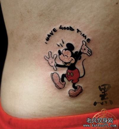 腰部可爱的卡通米老鼠纹身图案