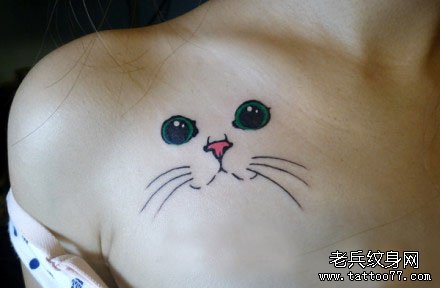 女孩子胸部另类可爱的小猫咪纹身图案_武汉纹
