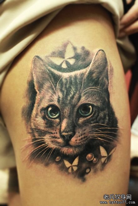 女生腿部一款黑白猫咪纹身图案