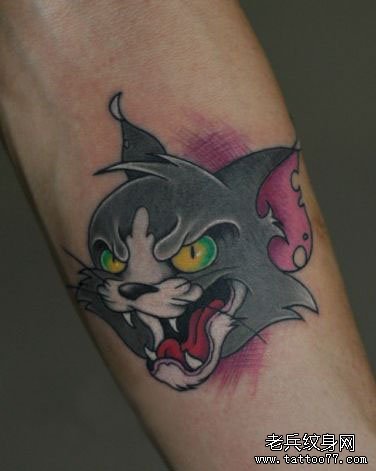 手臂一款卡通凶狠的猫咪纹身图案