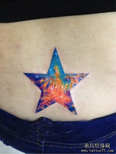 女生腰部时尚好看的五角星星空纹身图案_武汉