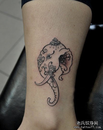 女生腿部简单好看的大象纹身图案