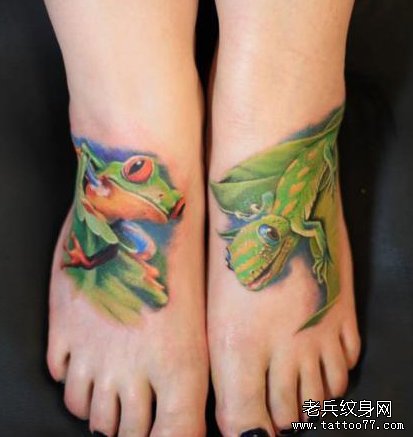 女生脚背3D彩色青蛙与壁虎纹身图案