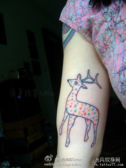 手臂简单好看的小鹿纹身图案