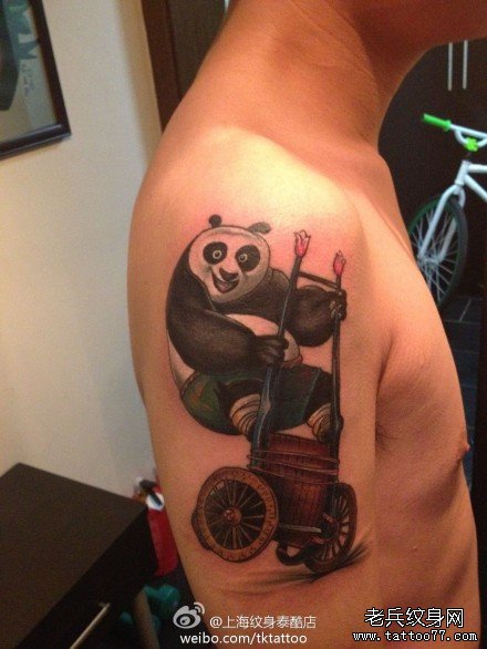 男生手臂功夫熊猫纹身图案