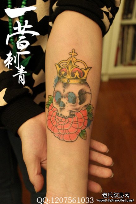 女生手臂好看的骷髅皇冠纹身图案