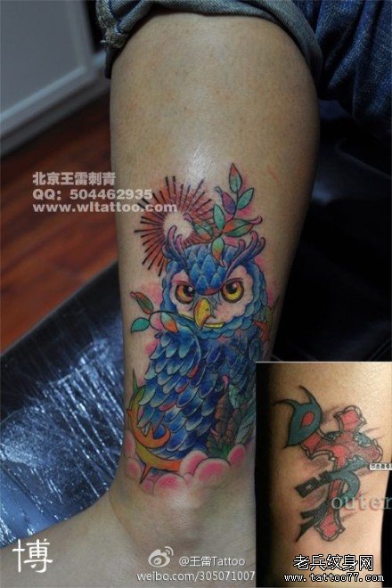 女生腿部时尚漂亮的彩色猫头鹰纹身图案