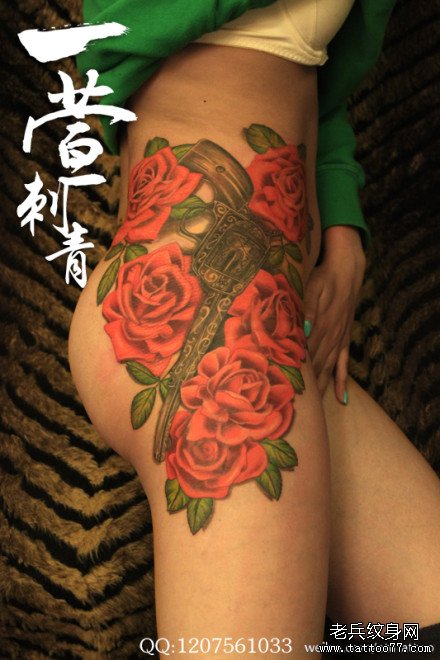 美女腰部到腿部时尚漂亮的玫瑰花与手枪纹身图案