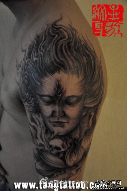 男人手臂时尚经典的二郎神纹身图案