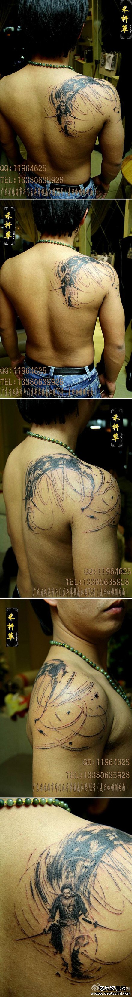男人后背超酷的海贼王索罗纹身图案