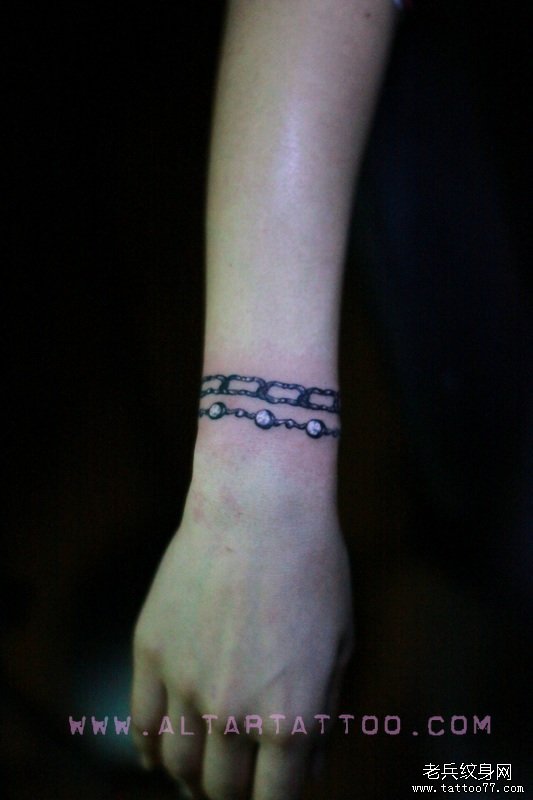 唯美精美的美女手腕手链纹身图案