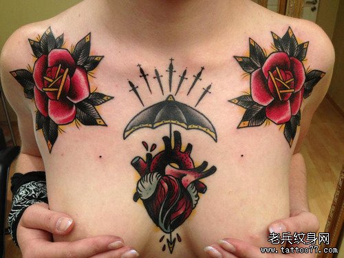 女生前胸经典的old school心脏与玫瑰花纹身图案