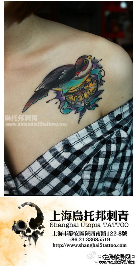 女生肩膀处小燕子纹身图案