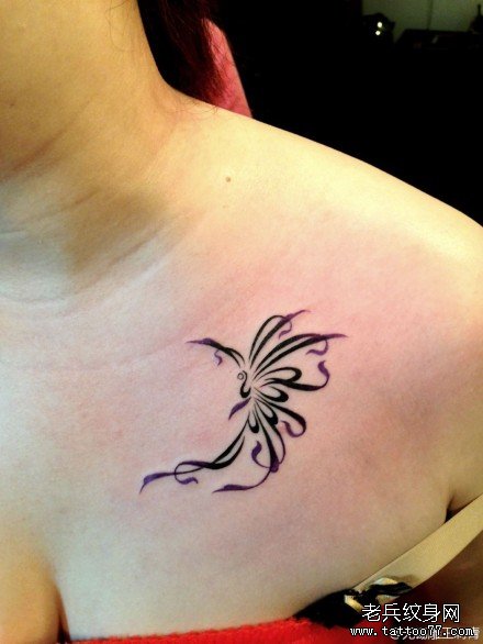 女人喜欢的胸部图腾蝴蝶纹身图案