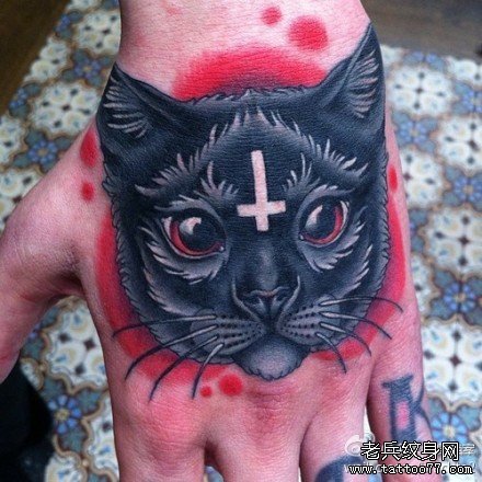 手臂时尚潮流的猫咪纹身图案