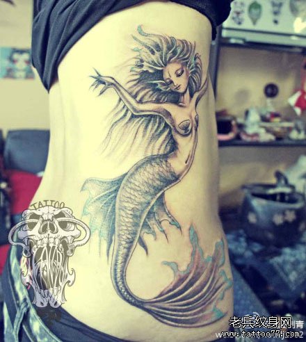 美女腰部潮流漂亮的美人鱼纹身图案_武汉纹身