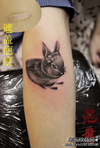 女生手臂可爱小巧的小兔子纹身图案