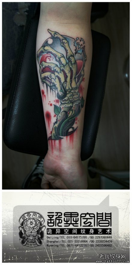 手臂一款超酷经典的骨架手纹身图案