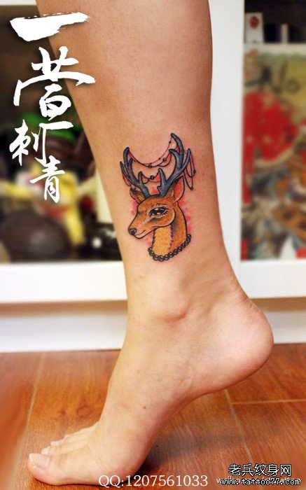 女生腿部小巧经典的小鹿纹身图案