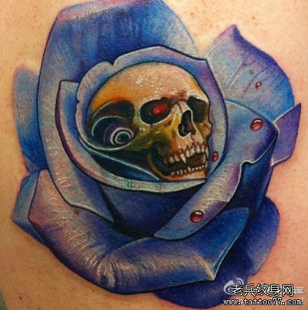 一款精美好看的玫瑰花与骷髅纹身图案_武汉纹