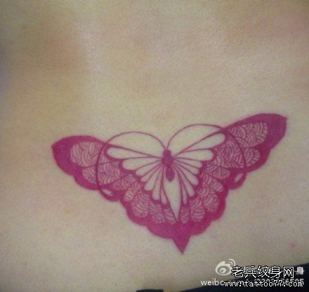 女生腰部漂亮精美的蕾丝蝴蝶纹身图案_武汉纹