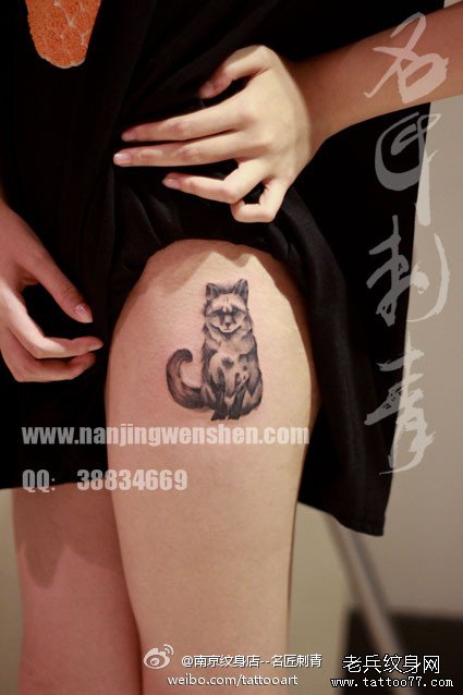 女生腿部可爱潮流的小狐狸纹身图案