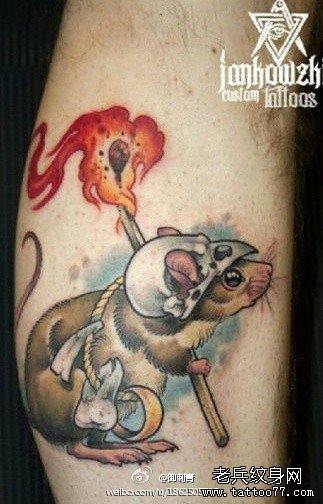 腿部一款很酷潮流的老鼠纹身图案