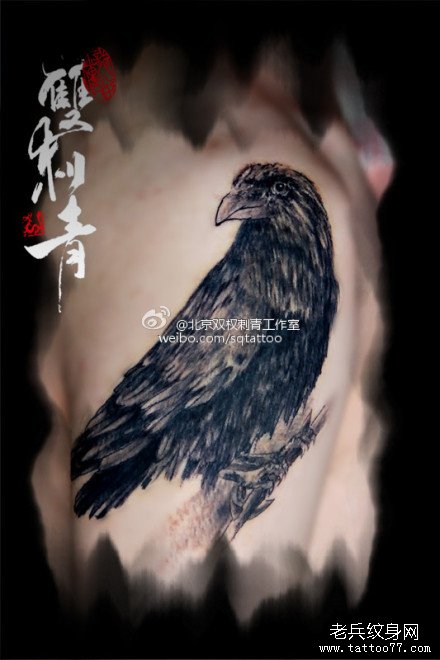 手臂经典很酷的乌鸦纹身图案