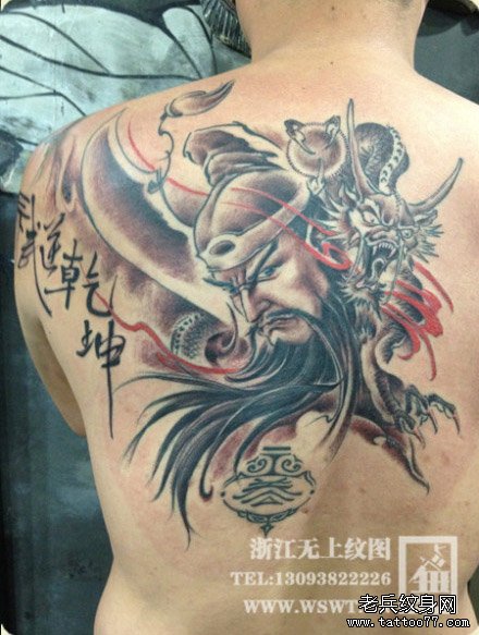 男人后背时尚很酷的关公纹身图案_武汉纹身店