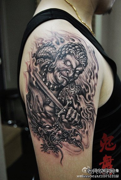 手臂很酷的一款不动明王纹身图案_武汉纹身店