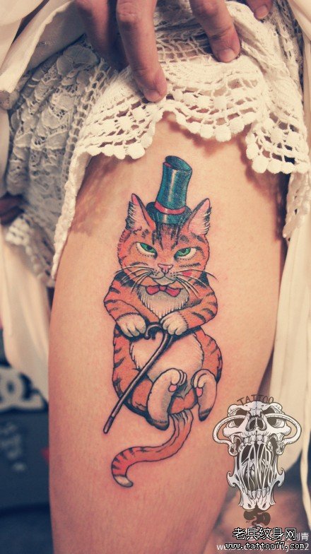 女生腿部潮流很酷的猫咪纹身图案