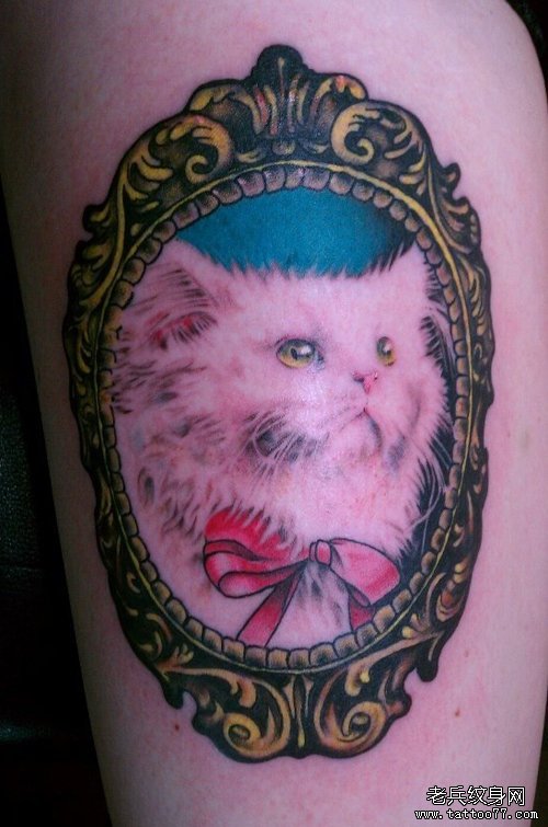 女生腿部呆呆的一款猫咪纹身图案