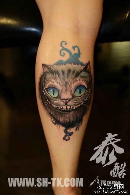 腿部可爱经典的柴郡猫纹身图案