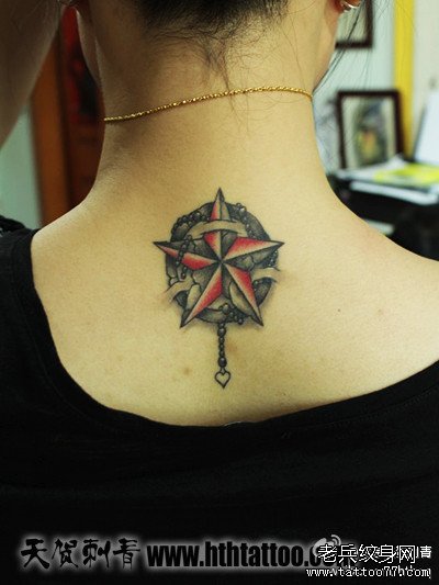 女生后脖子时尚很酷的五芒星纹身图案