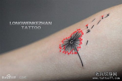 女生手臂小巧经典的蒲公英纹身图案_武汉纹身