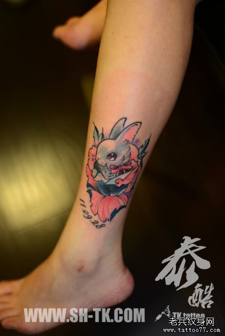 女生腿部潮流可爱小兔子纹身图案