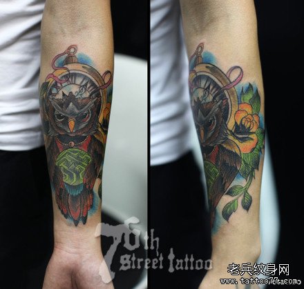 男生手臂潮流经典的猫头鹰纹身图案