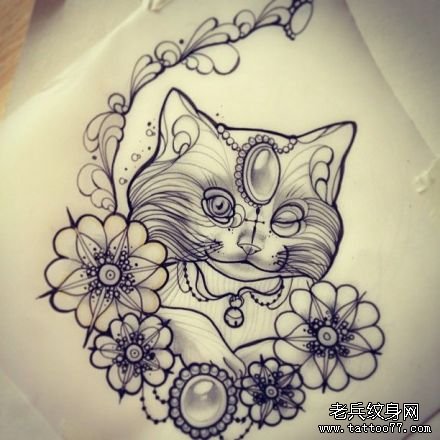 可爱时尚的一款猫咪纹身手稿