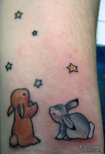 腿部超可爱的小兔子纹身图案