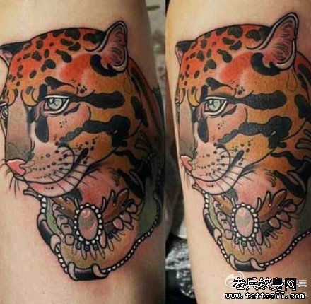 时尚很酷的一款豹头纹身图案