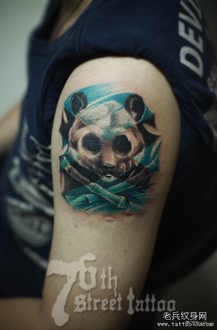 手臂潮流经典的一款熊猫纹身图案