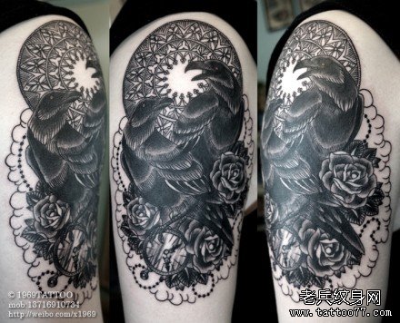 手臂潮流很酷的一款乌鸦纹身图案_武汉纹身店