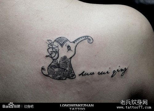 女生肩背可爱流行的小象纹身图案_武汉纹身店